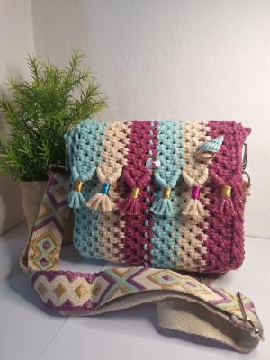 Sac Urban Boho menthe amarante doré beige Urban Boho – Sac à Rabat en Macramé – Image 1